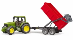 Bruder John Deere Traktori sekä Peräkärry 1:16