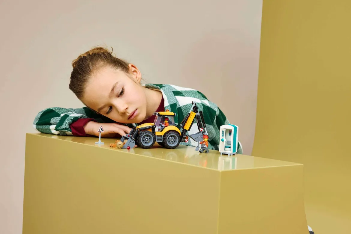 LEGO City 60480 Keltainen Traktorikaivuri