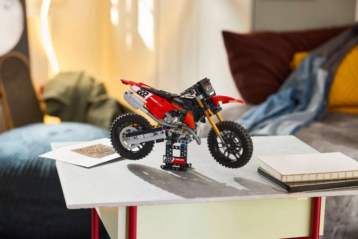 LEGO Technic 42238 Ducati Desmo450 MX Factory Moottoripyörä