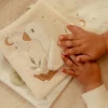 Little Dutch Newborn Naturals Pehmokirja/Aktiviteettikirja Pupu