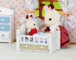 Sylvanian Families Suklaapupuvauva ja Pinnasänky